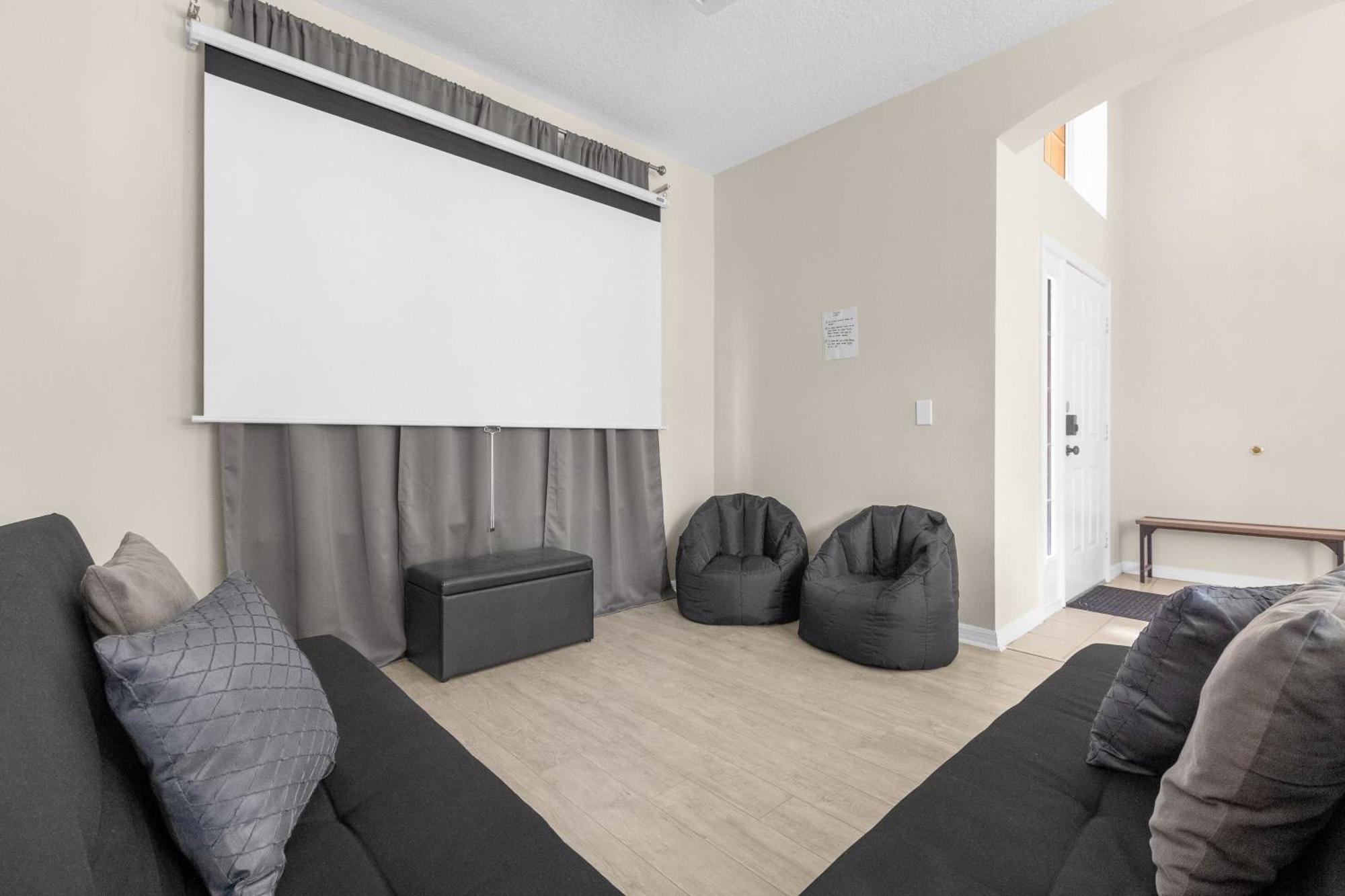 Large Spacious Home W Private Pool & Hot Tub Davenport Eksteriør billede