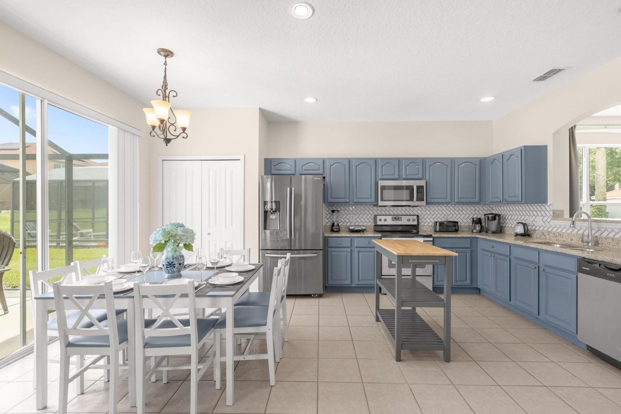 Large Spacious Home W Private Pool & Hot Tub Davenport Eksteriør billede