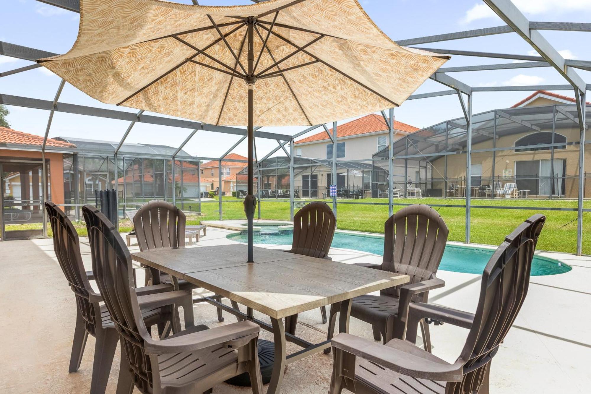 Large Spacious Home W Private Pool & Hot Tub Davenport Eksteriør billede