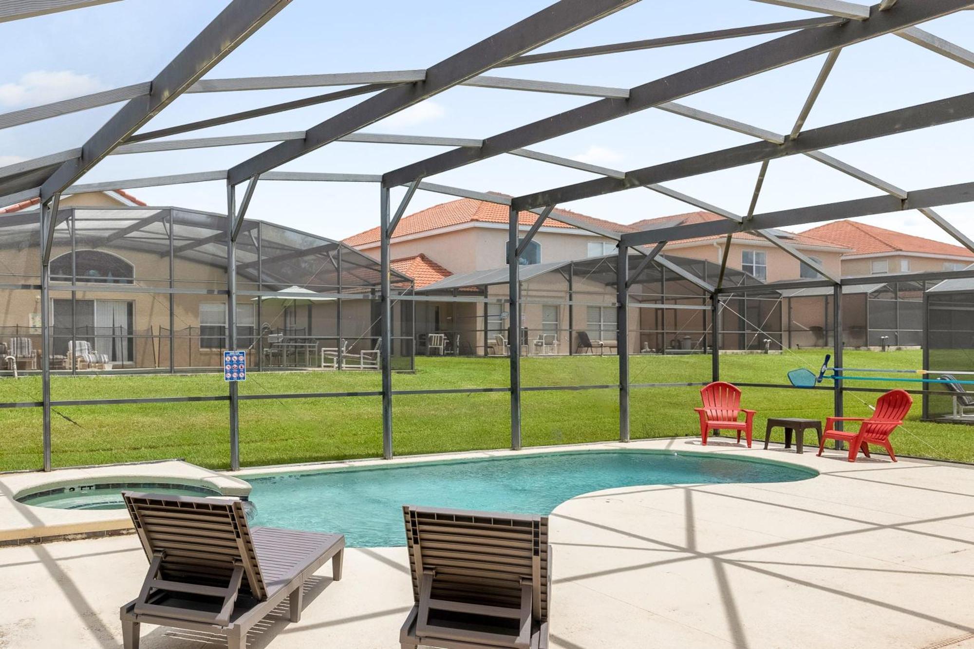 Large Spacious Home W Private Pool & Hot Tub Davenport Eksteriør billede