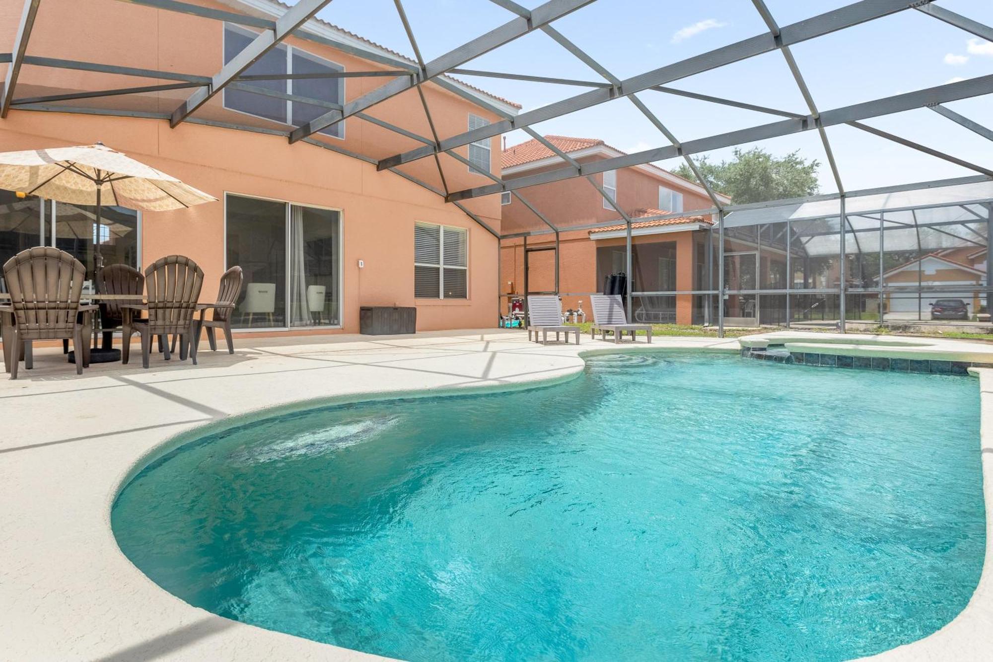 Large Spacious Home W Private Pool & Hot Tub Davenport Eksteriør billede